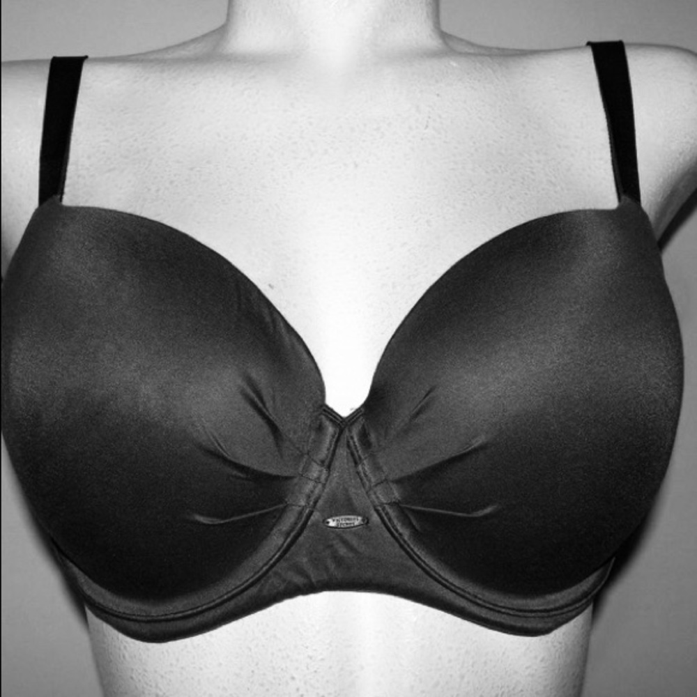 Victoria Secret black bra and luggage tag